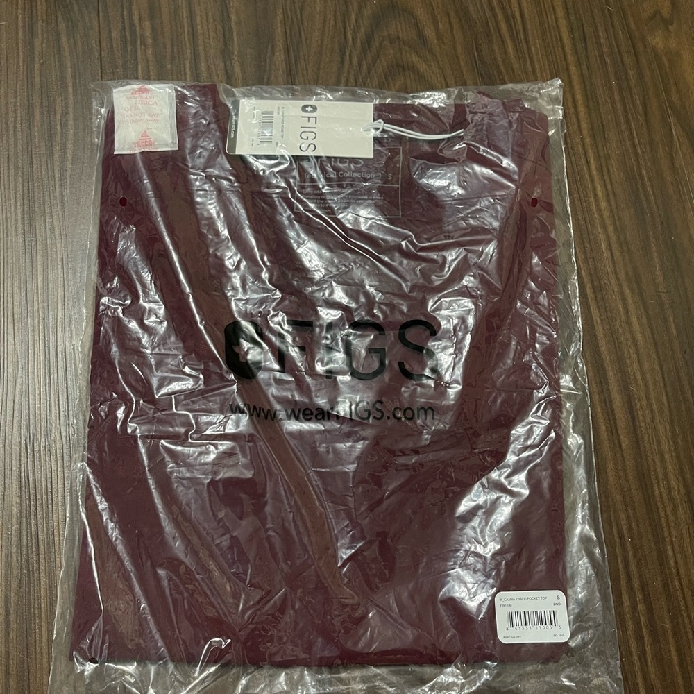 FIGS Burgundy Scrub Set